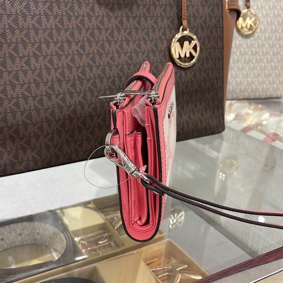 MICHAEL KORS JET SET TRAVEL 35S3GTVW7J LIGHT SAGE LG DOUBLE ZIP WRISTLET-WALLET - Picture 5 of 16